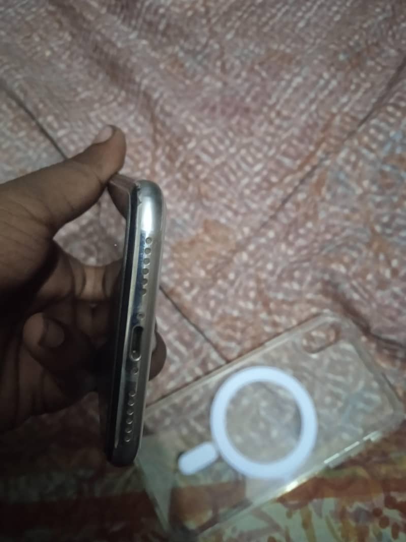 Apple iPhone X 5