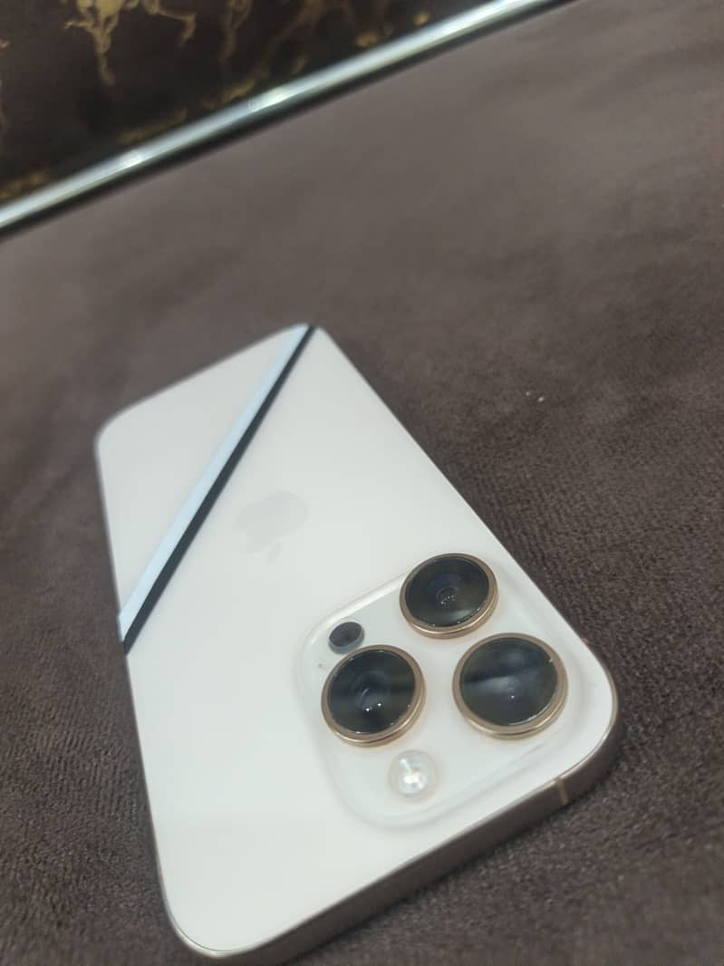 Apple iPhone 16 Pro 2