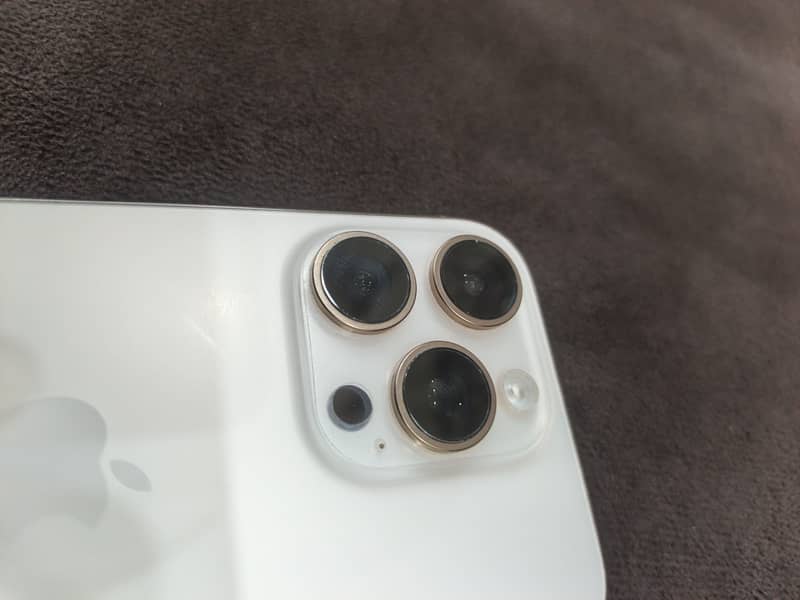 Apple iPhone 16 Pro 3