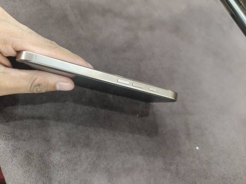 Apple iPhone 16 Pro 4