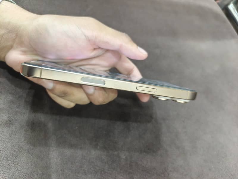 Apple iPhone 16 Pro 5