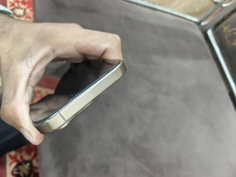 Apple iPhone 16 Pro 7