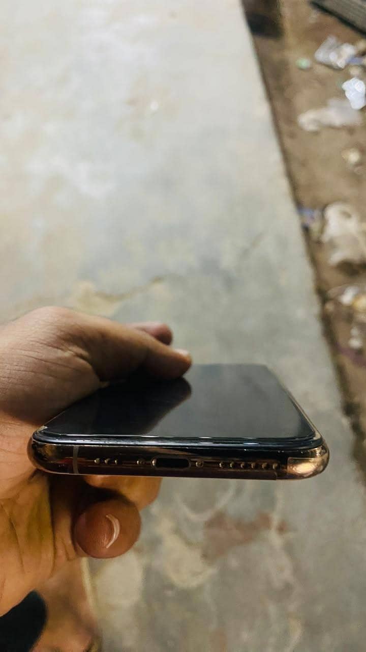 Apple iPhone 11 Pro 6