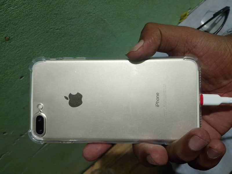 Apple iPhone 7 Plus 1