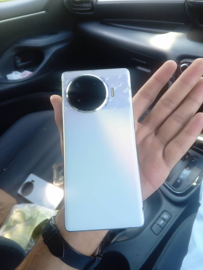 Tecno Spark 20 Pro Plus 3