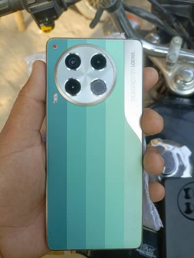 Tecno CAMON 30
