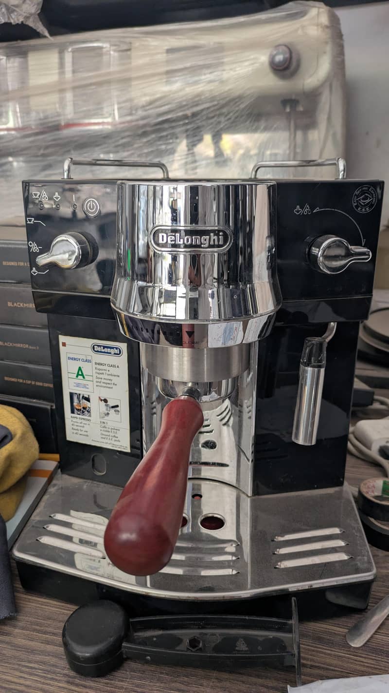 Cafe setup, single group machine, manual grinder 1