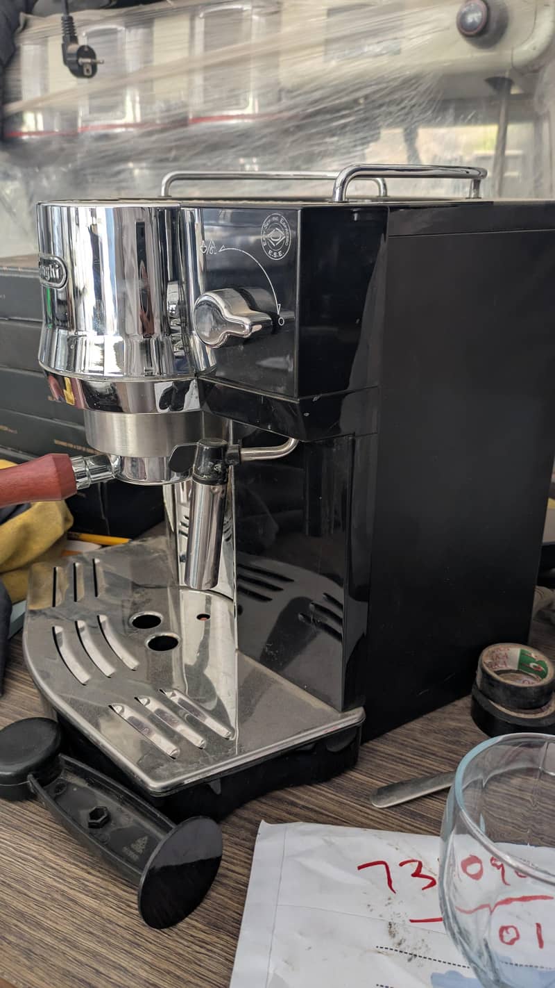 Cafe setup, single group machine, manual grinder 2