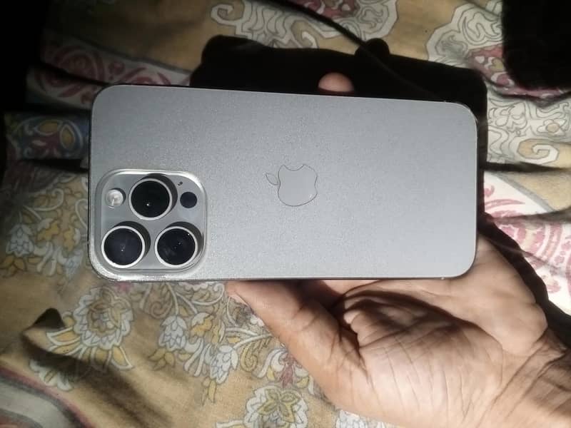 Apple iPhone 15 Pro Max 0