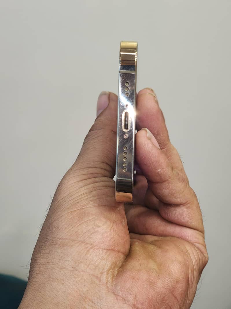 Apple iPhone 13 Pro 4