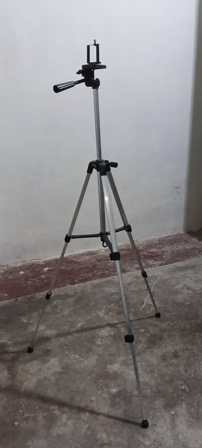 New 6 feet height adjustable Tripod Stand with holding cover bag
