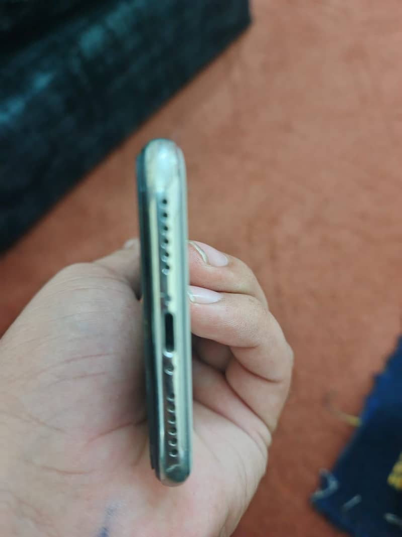 Apple iPhone X 3
