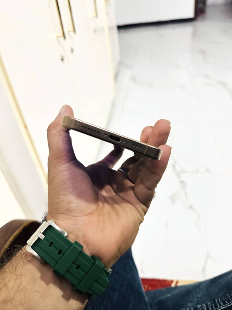 Apple iPhone 16 Pro Max 3