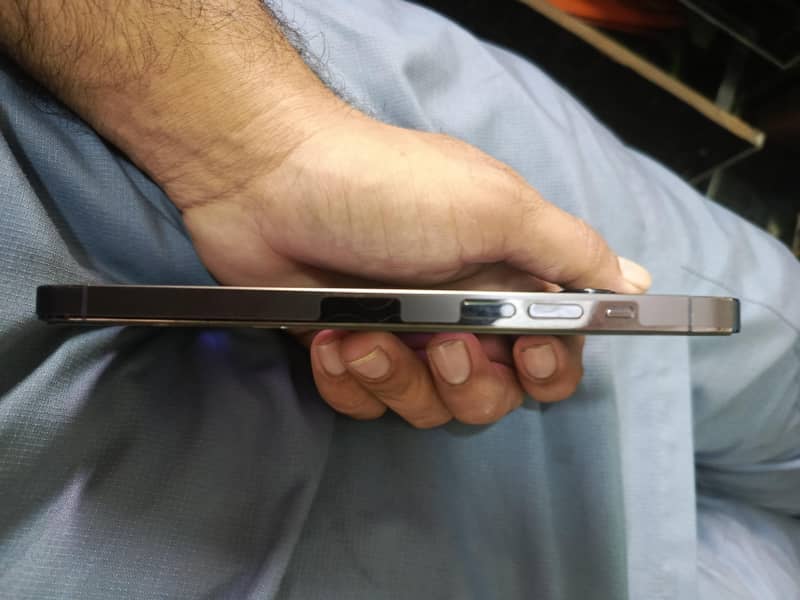 Apple iPhone 14 Pro Max 4