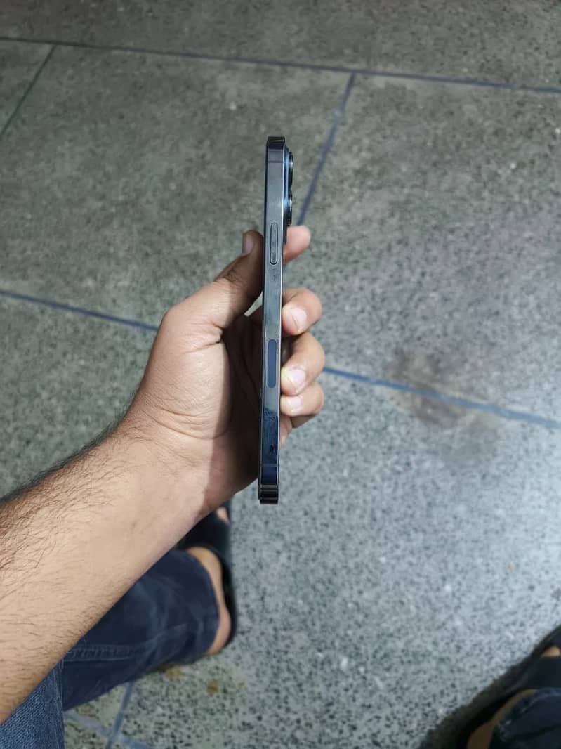 Apple iPhone 13 Pro Max 1