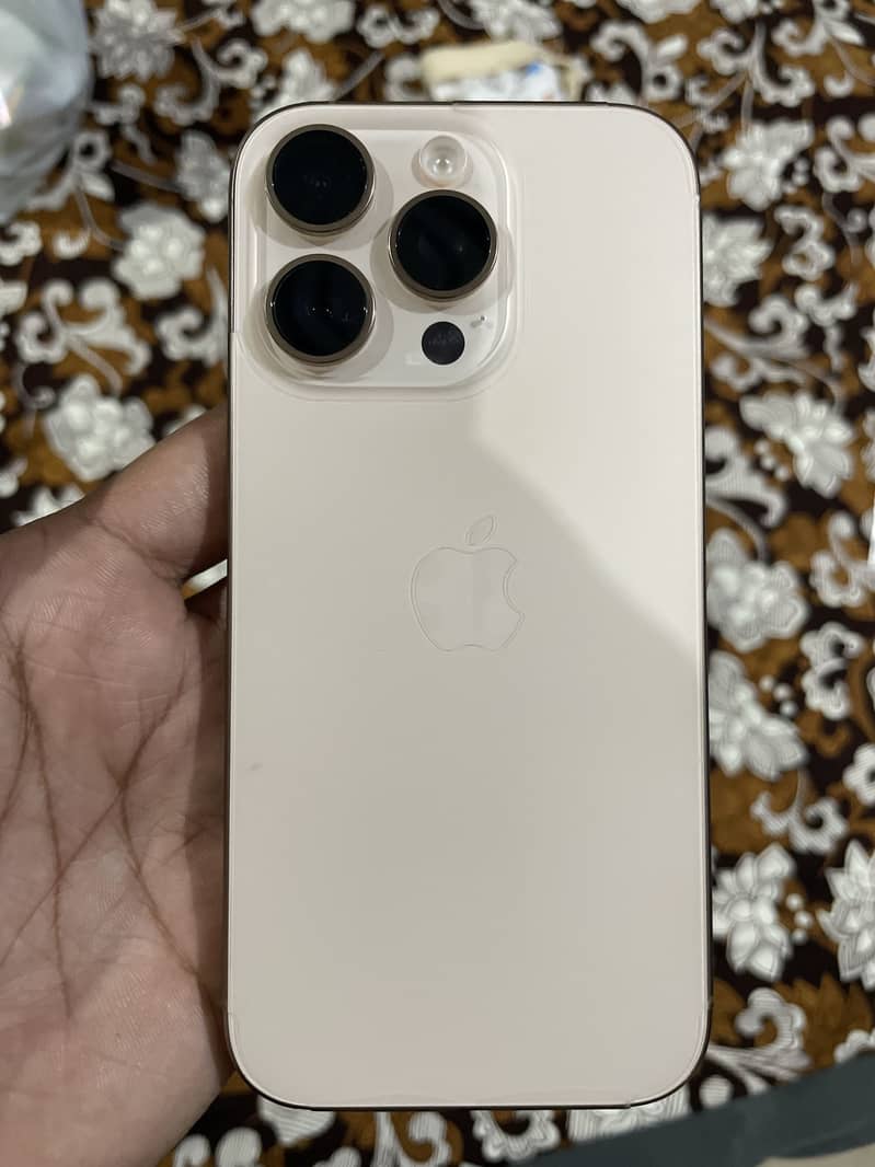 Apple iPhone 16 Pro 0