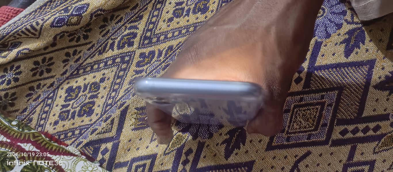 Apple iPhone 11 3