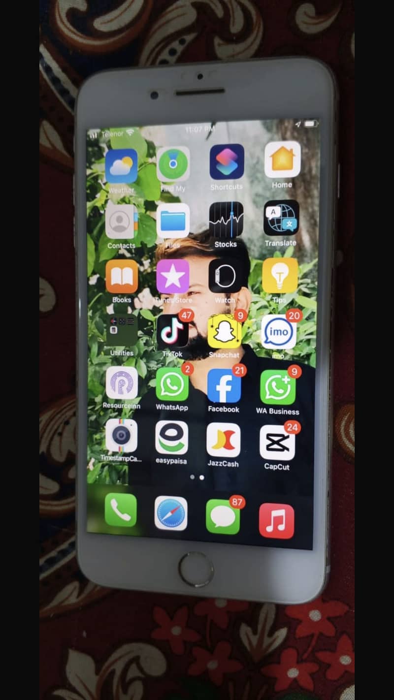 Apple iPhone 7 Plus 1