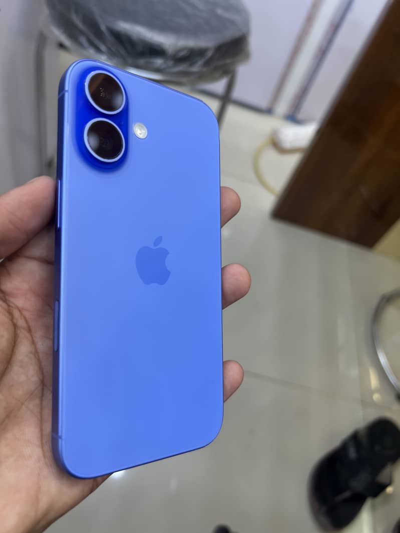 Apple iPhone 16 0