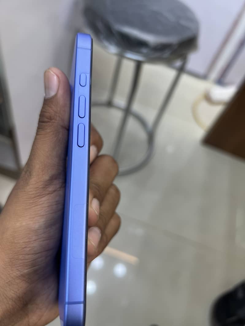 Apple iPhone 16 2