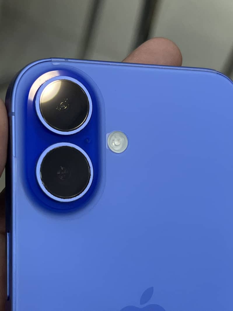 Apple iPhone 16 3