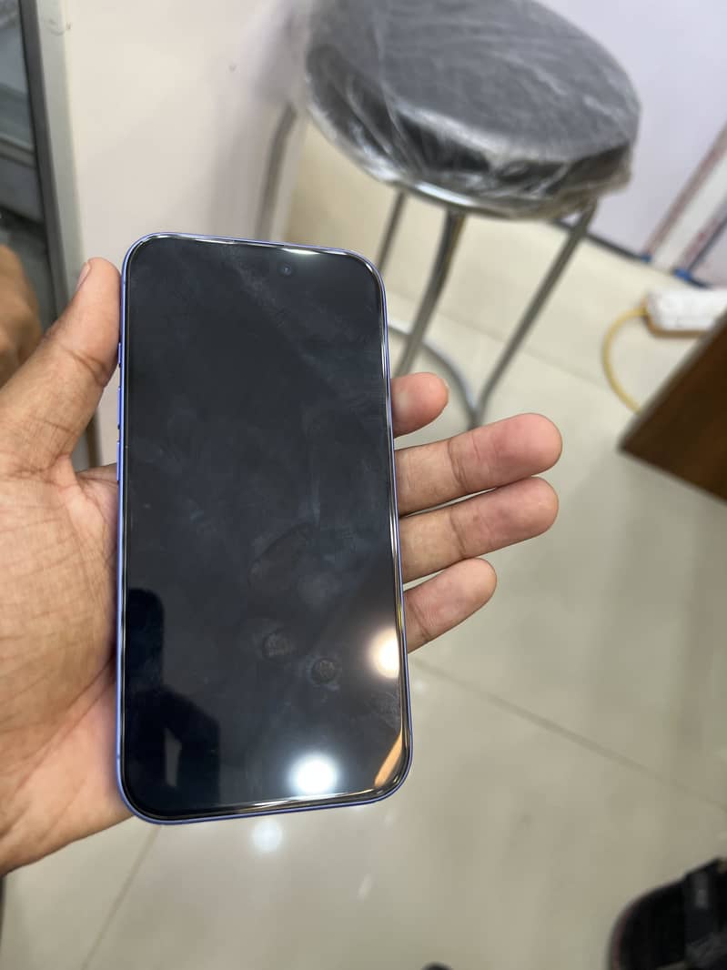 Apple iPhone 16 4