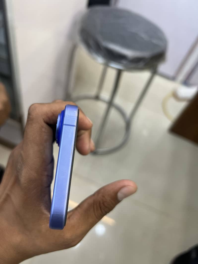 Apple iPhone 16 5