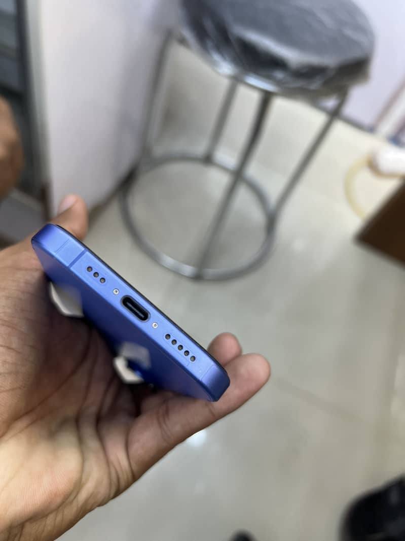 Apple iPhone 16 6