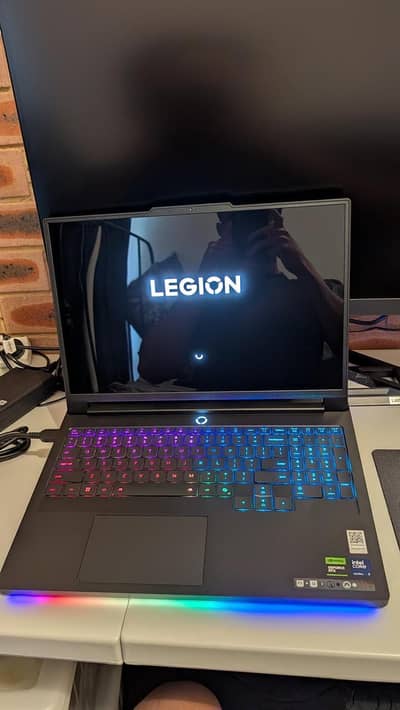 Lenovo Legion Pro 7 16IAX10H - RTX 5090