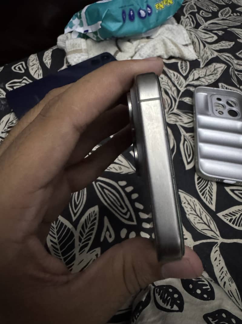 Apple iPhone 15 Pro Max 0