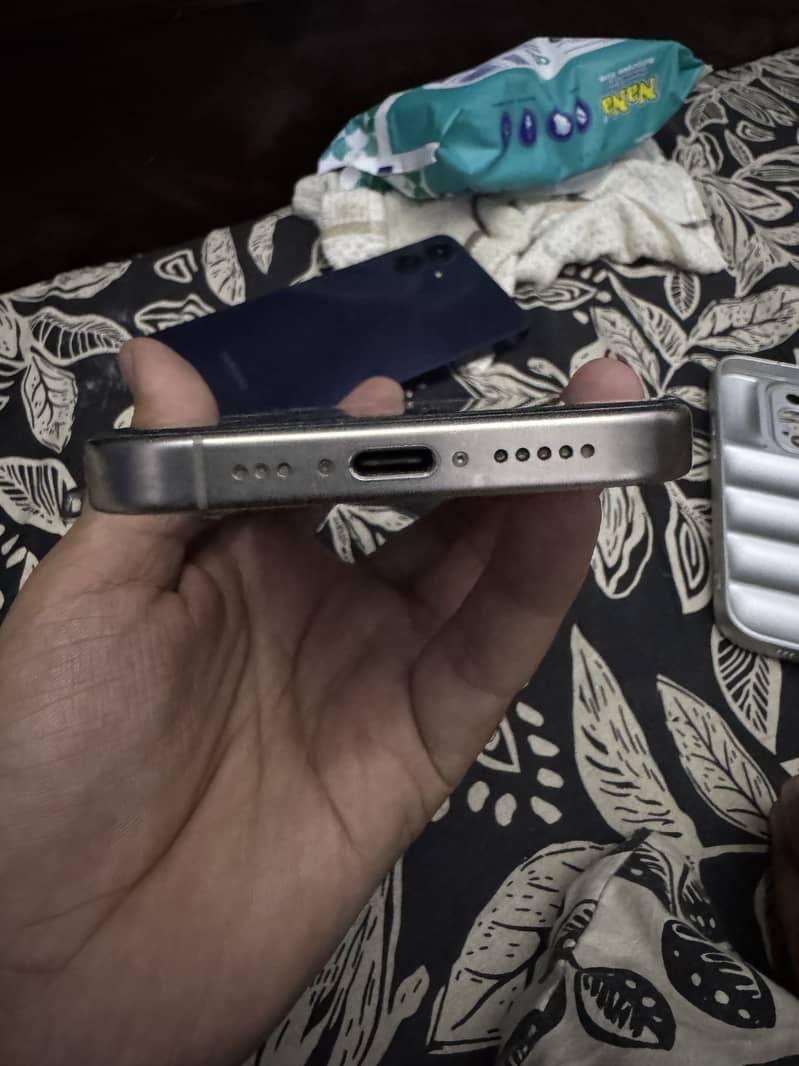 Apple iPhone 15 Pro Max 1