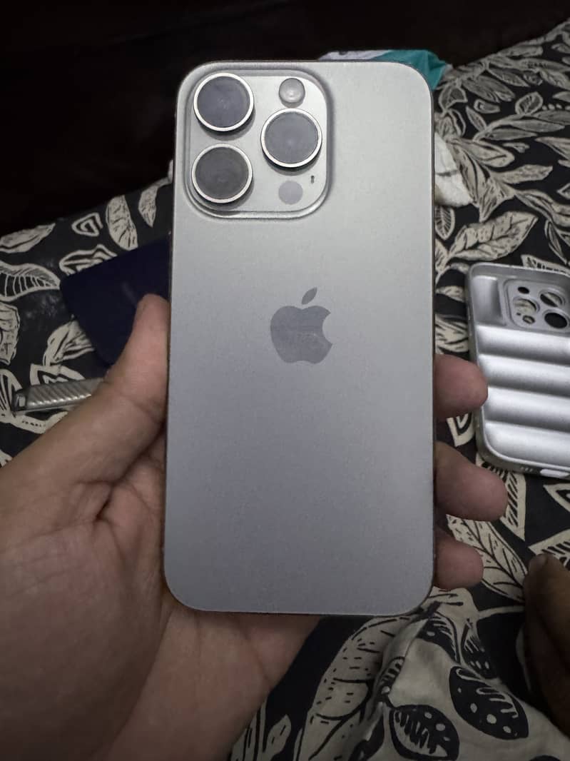Apple iPhone 15 Pro Max 2