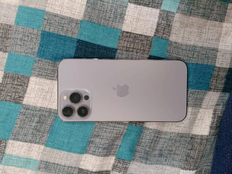 Apple iPhone 13 Pro max 0