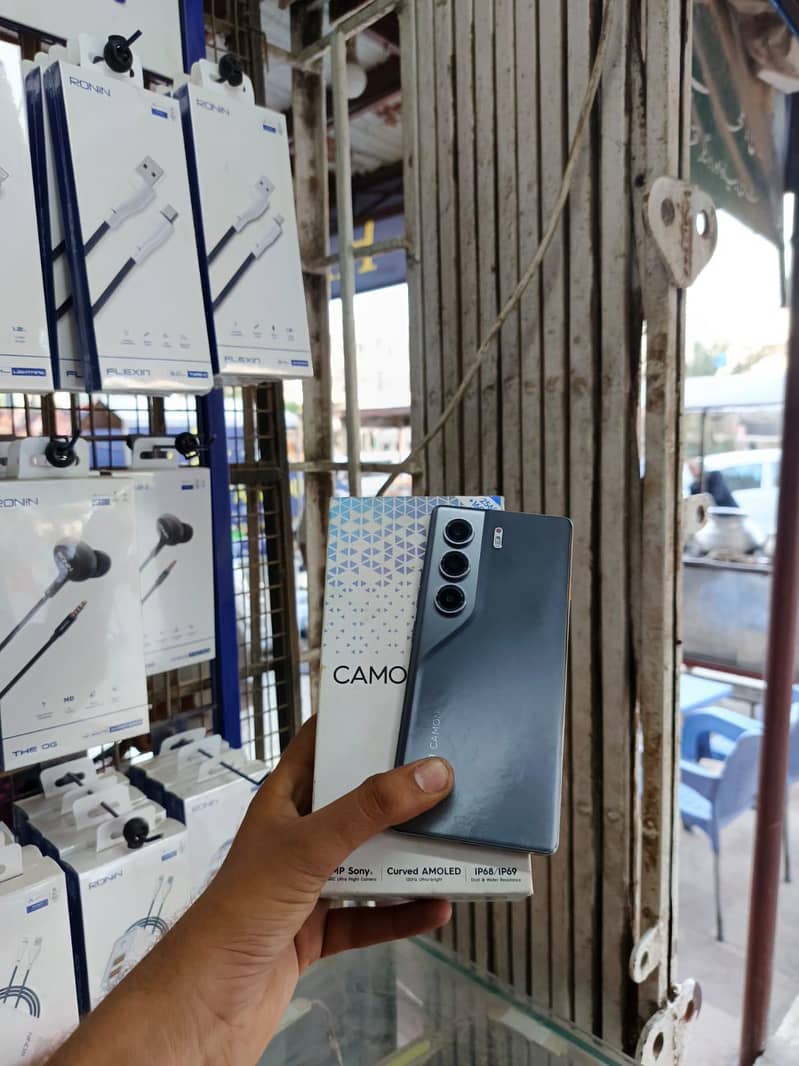 Tecno Camon 40pro 0