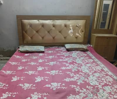 5 Pieces Furniture Bed Set ( 8  months used )