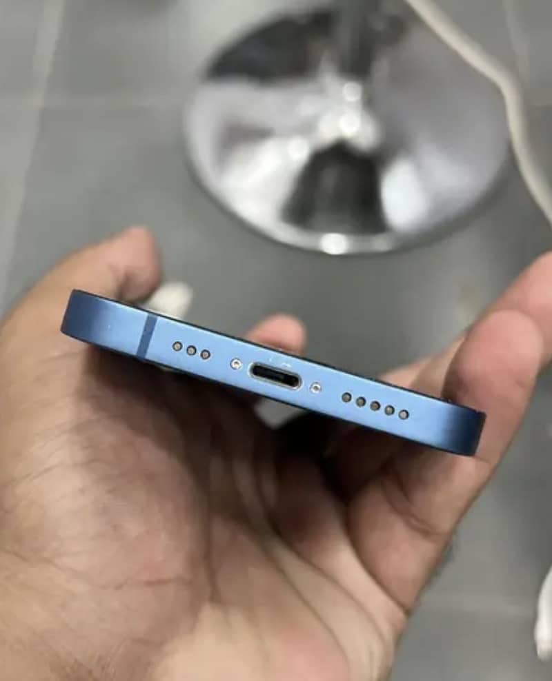 Apple iPhone 13 2