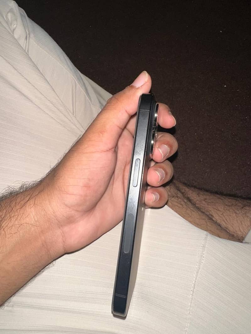 Apple iPhone 15 Pro 3