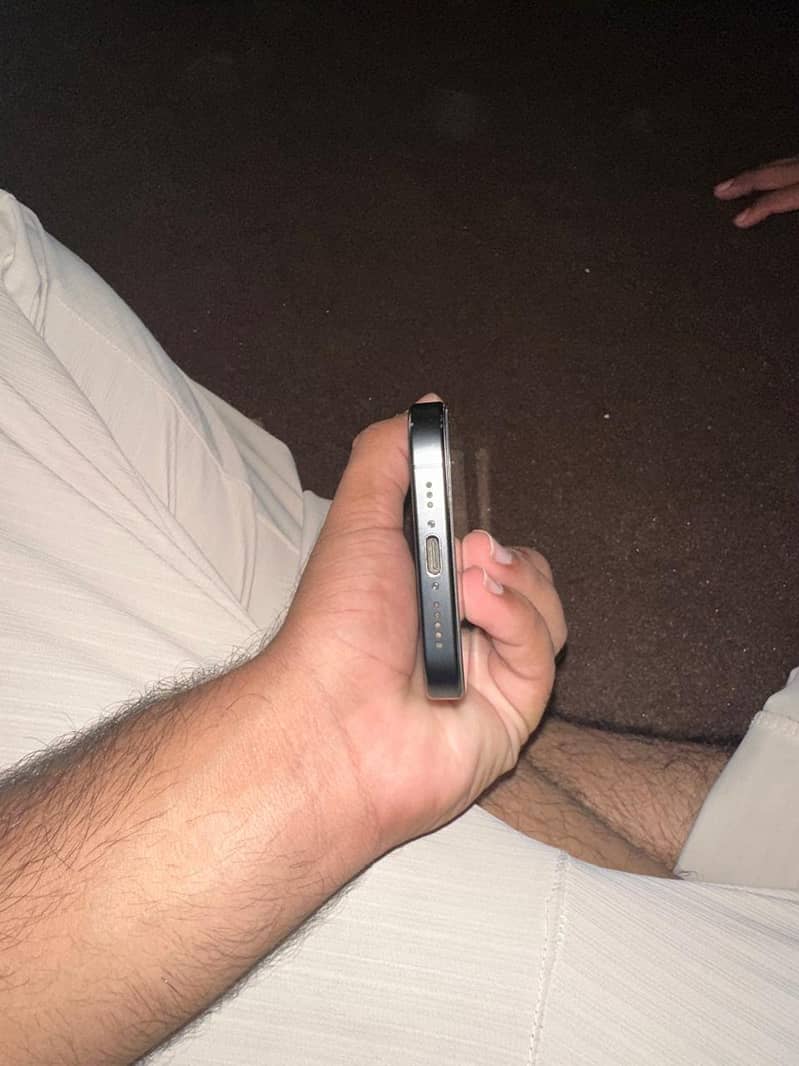 Apple iPhone 15 Pro 4