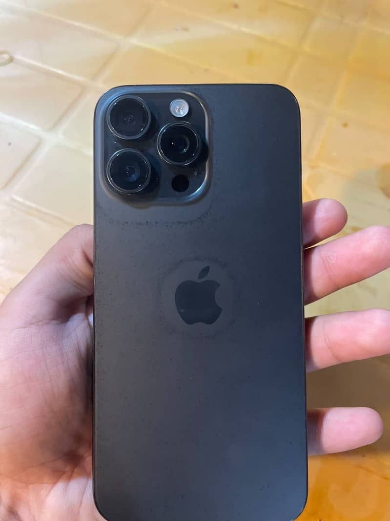 Apple iPhone 15 Pro Max 4