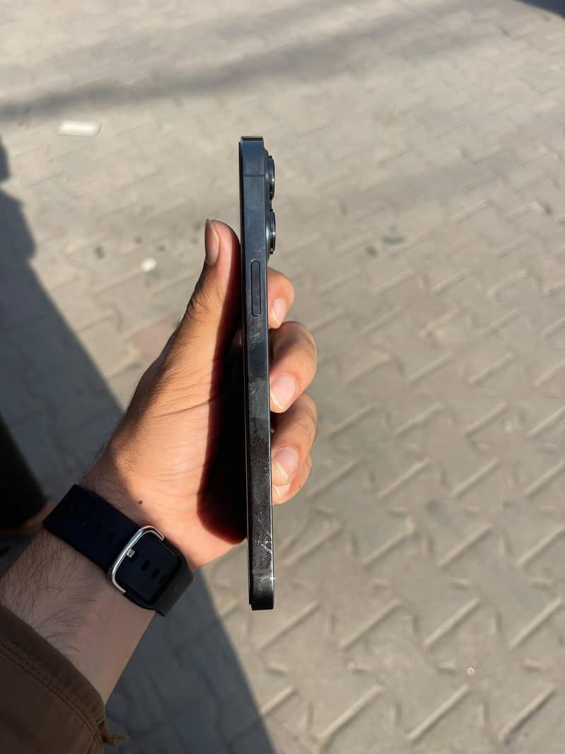 Apple iPhone 13 Pro Max 1