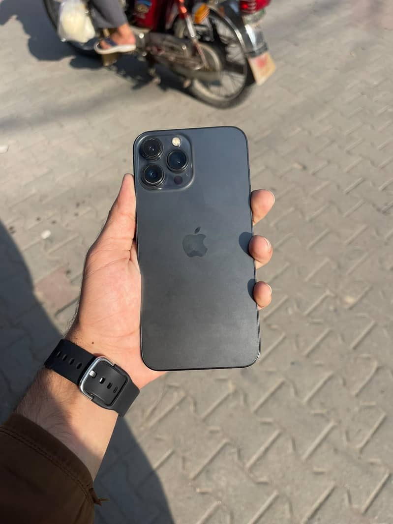 Apple iPhone 13 Pro Max 4