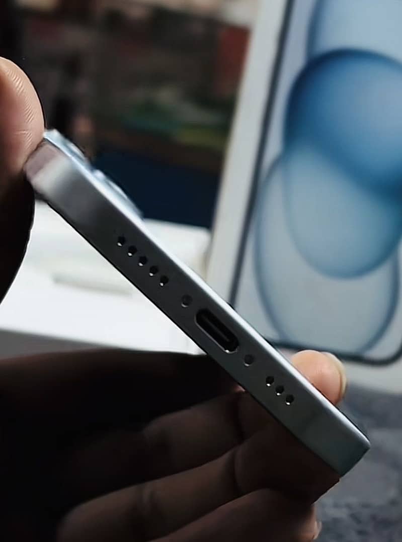 Apple iPhone 15 4