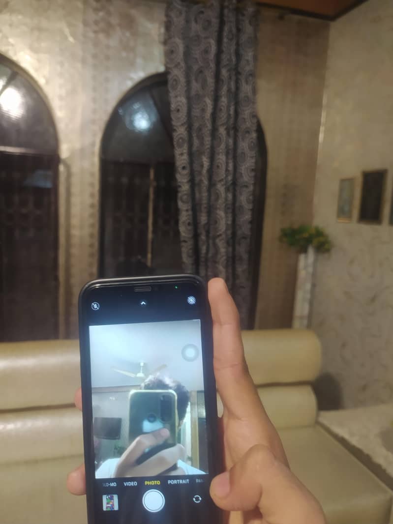 Apple iPhone XS 4