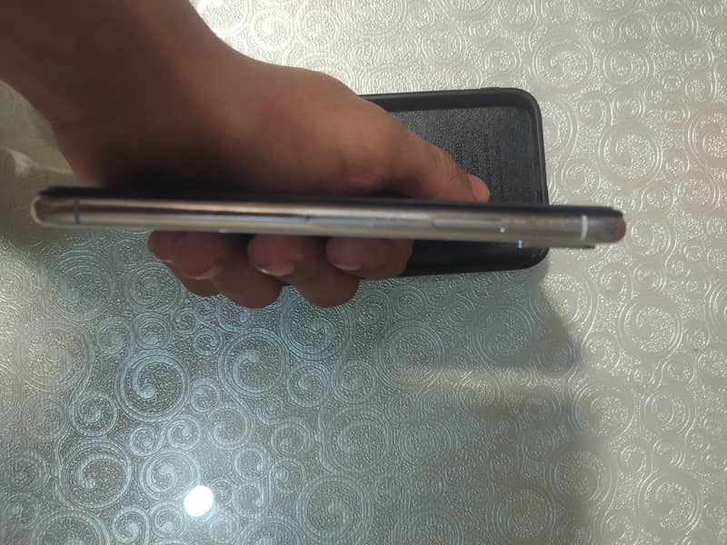 Apple iPhone XS 9