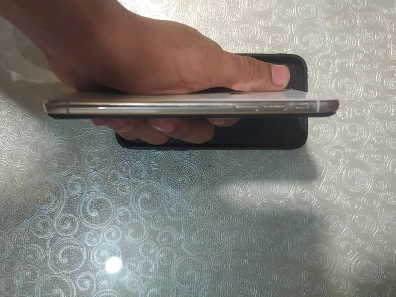 Apple iPhone XS 10