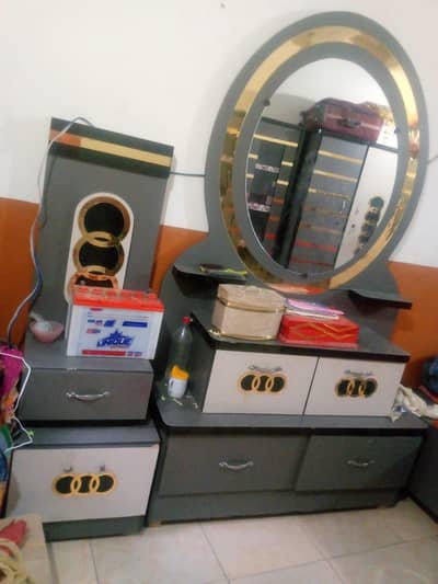 4 piece bedroom set for sell kig  bed . almari . Dressing fainal 75k