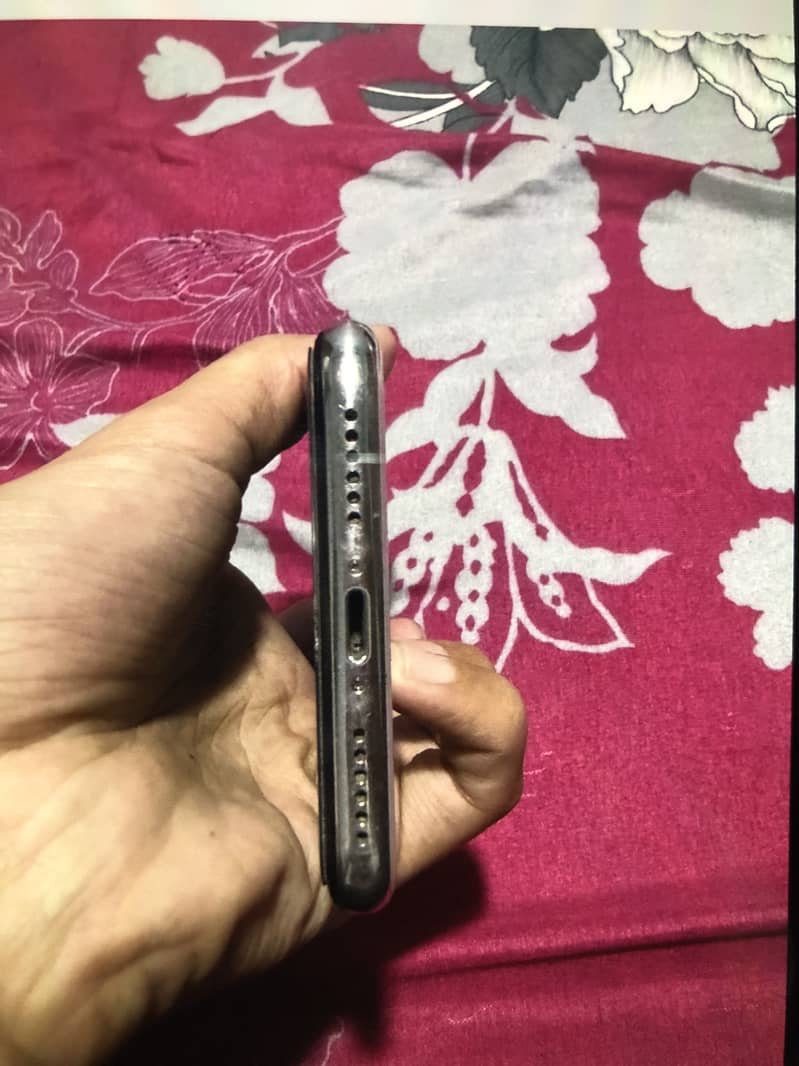 Apple iPhone X 4