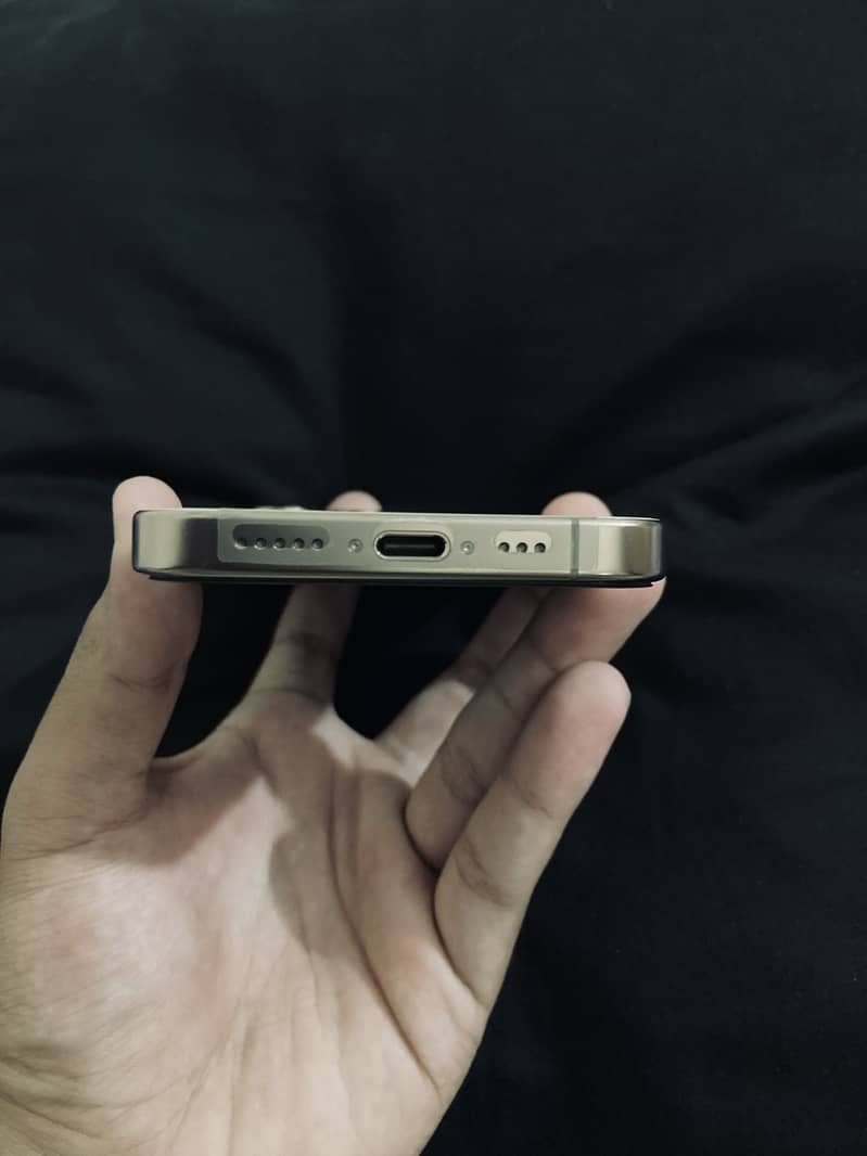 Apple iPhone 16 Pro 2