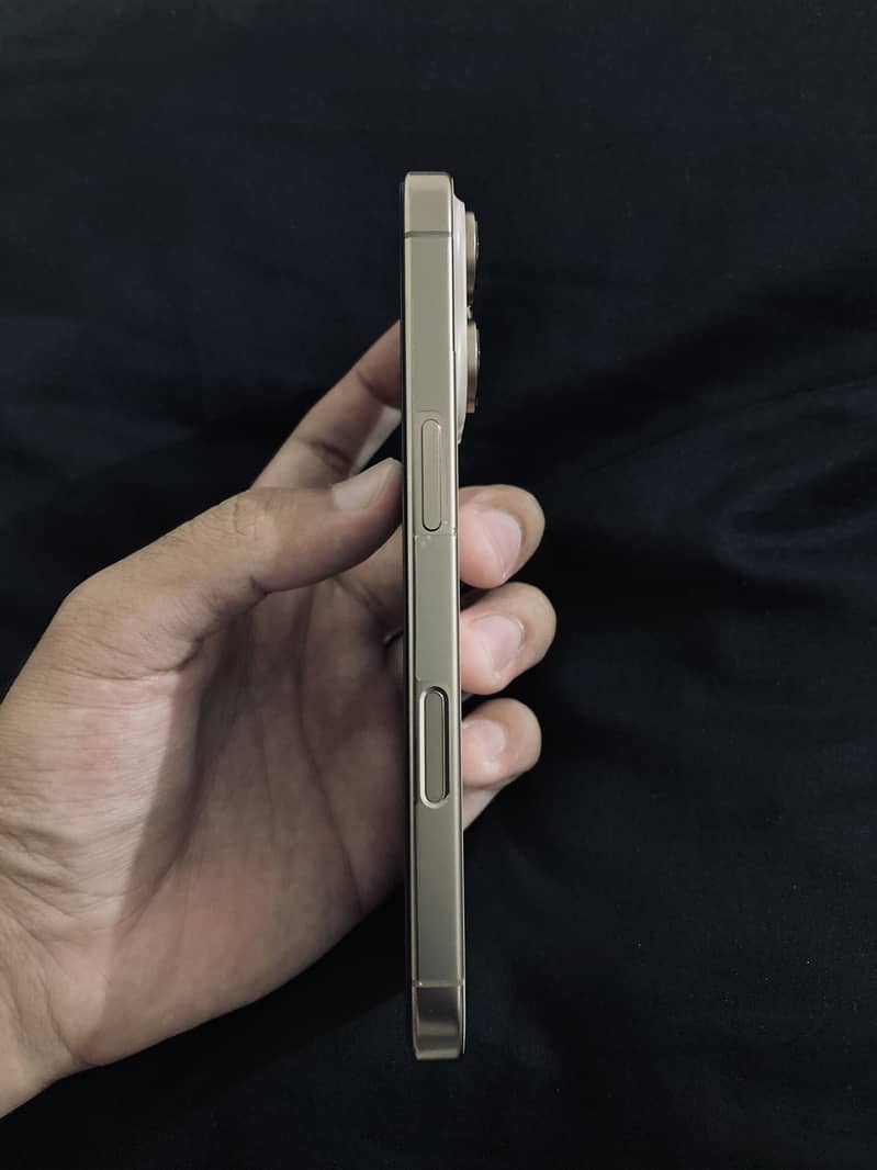 Apple iPhone 16 Pro 4