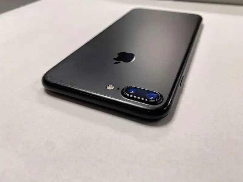 Apple iPhone 7 Plus 0